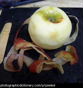 Photo of a peeled apple