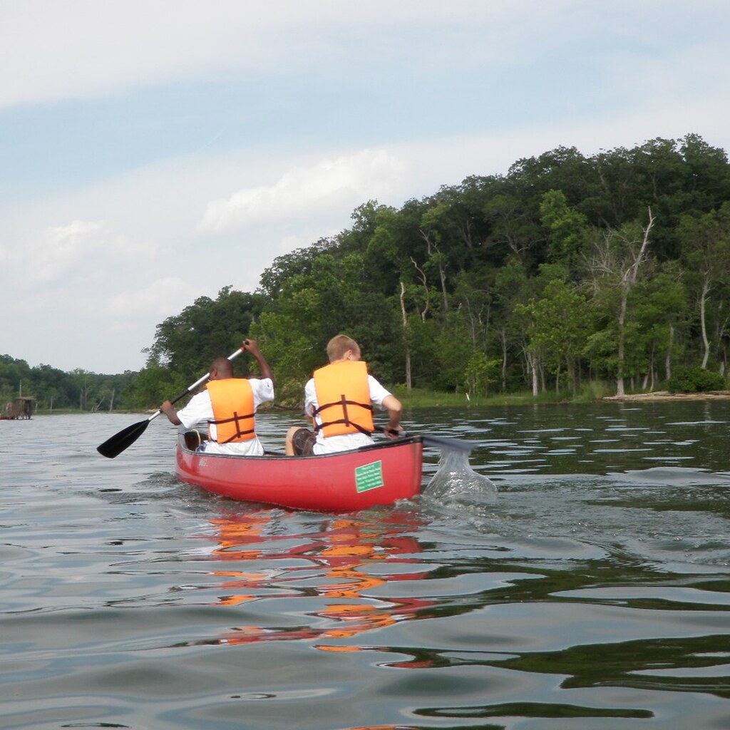 Photo of people canoeing