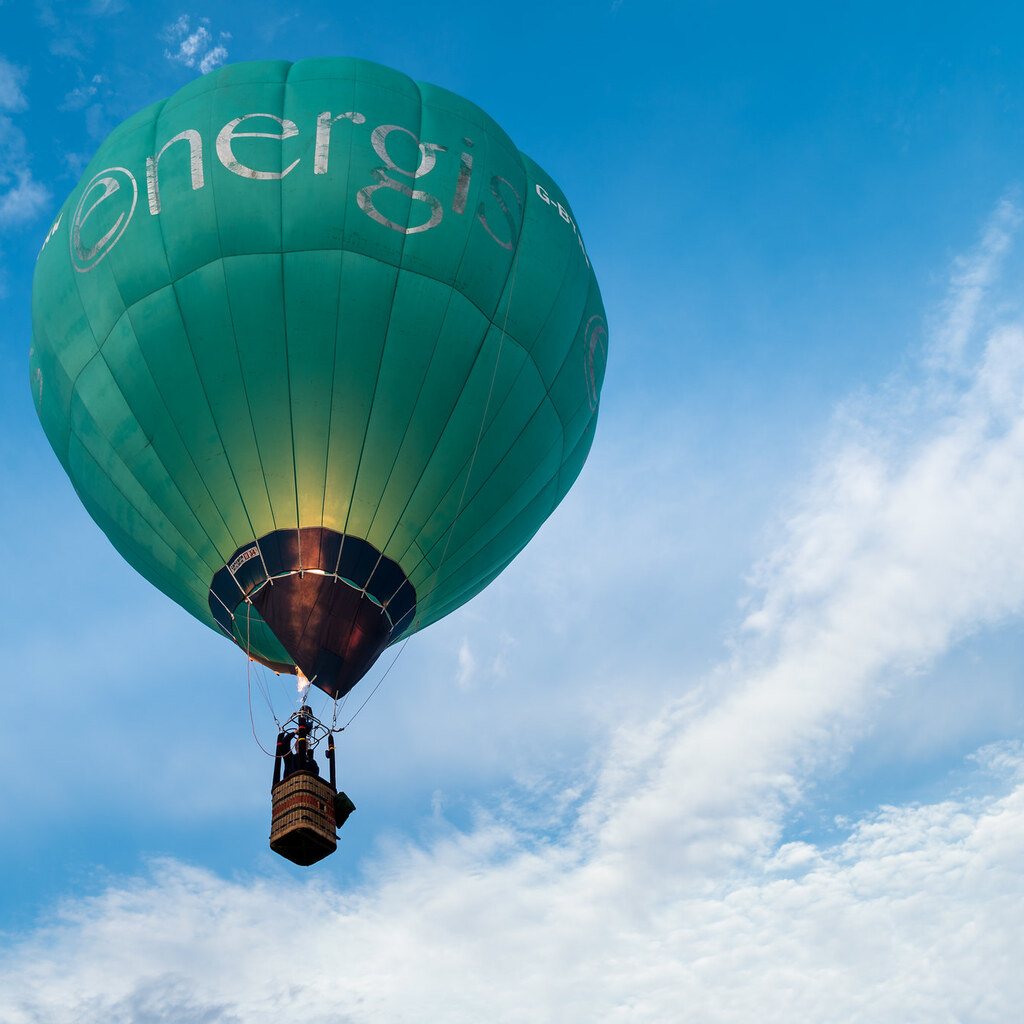 Photo of a hot air balloon